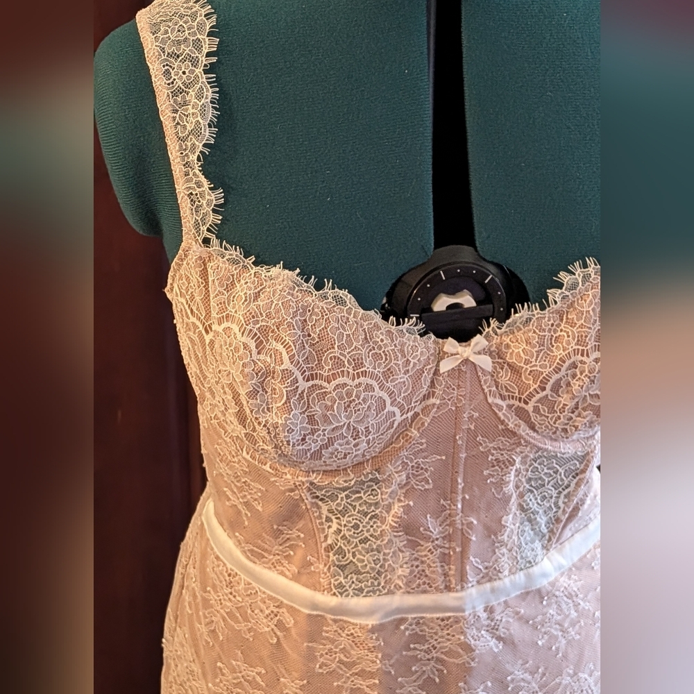 Victoria's Secret White Lace Chemise - Picture 3 of 7